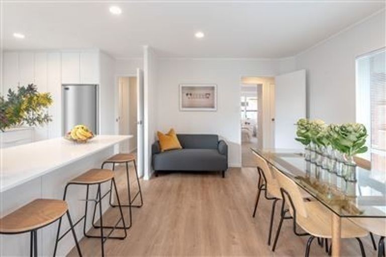 Photo of property in 2/23 Tarnica Road, Northpark, Auckland, 2013