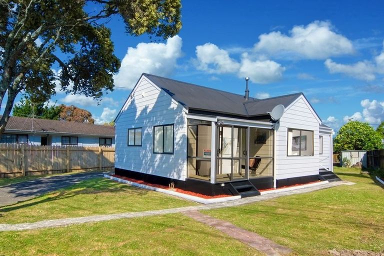 Photo of property in 102 Bruce Mclaren Road, Henderson, Auckland, 0612