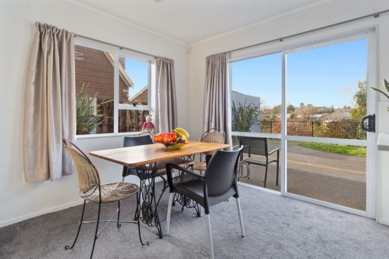 Photo of property in 37 Lachlan Drive, Dinsdale, Hamilton, 3204