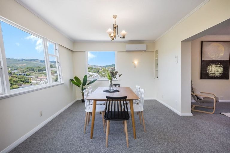 Photo of property in 9 Tainui Terrace, Tawa, Wellington, 5028