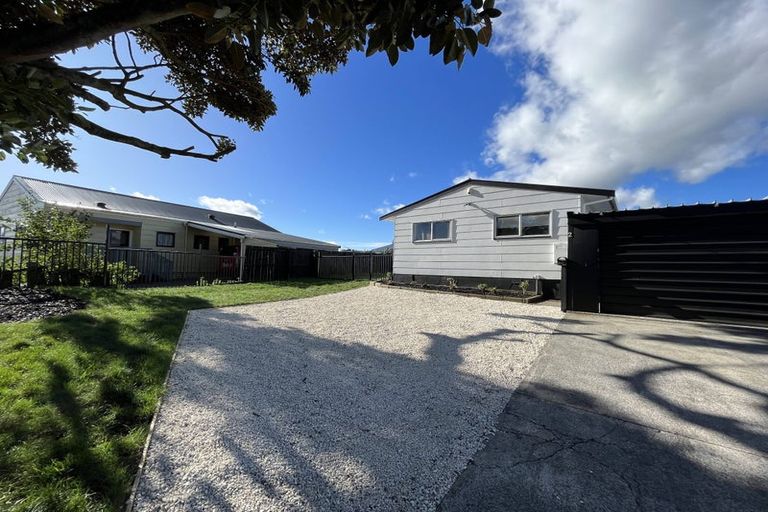 Photo of property in 2/2 Hatherley Place, Clendon Park, Auckland, 2103
