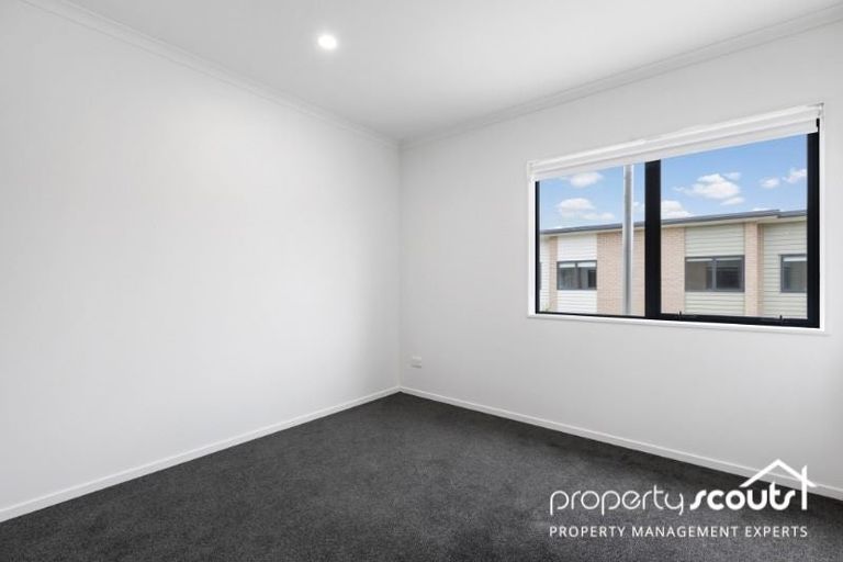Photo of property in 12 Pangu Way, Mangere, Auckland, 2022