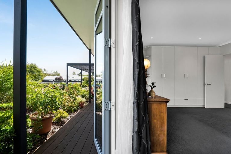 Photo of property in 18 Te Arakete Place, Hurworth, New Plymouth, 4310