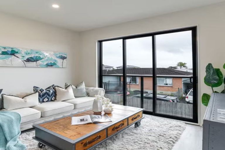 Photo of property in 40d Innismara Avenue, Wattle Downs, Auckland, 2103