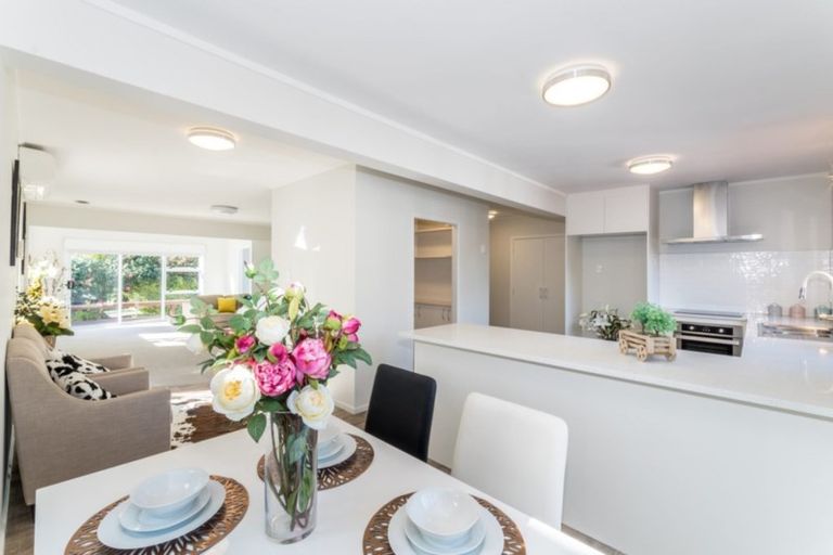 Photo of property in 70 Blakeborough Drive, Forrest Hill, Auckland, 0620