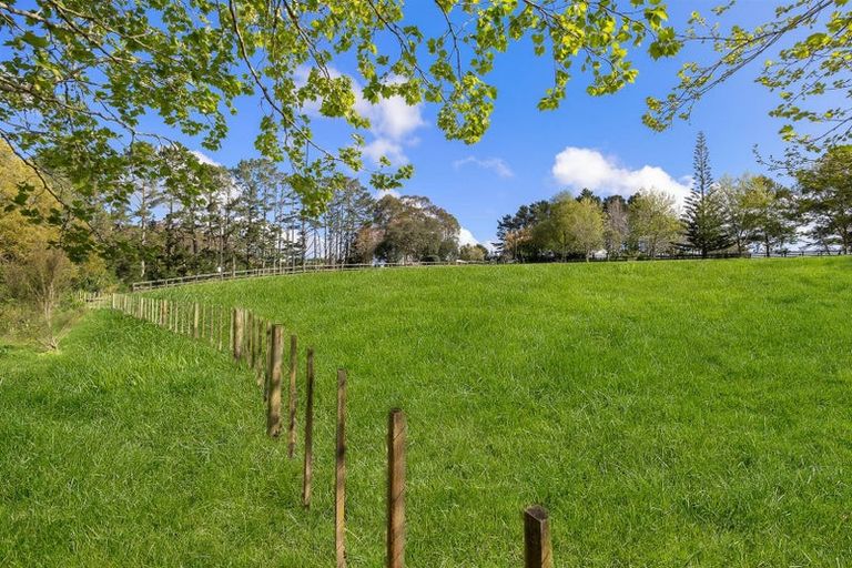 Photo of property in 70 Pomona Road, Kumeu, 0891