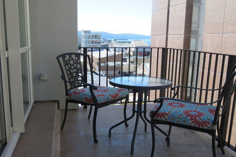 Photo of property in De Vere Apartments, 2/23 Tennyson Street, Te Aro, Wellington, 6011