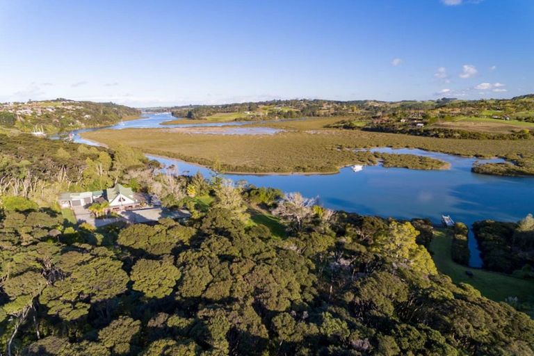 Photo of property in 12 Chenery Road, Red Beach, 0932