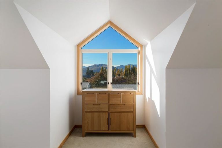 Photo of property in 76 Meadowstone Drive, Wanaka, 9305