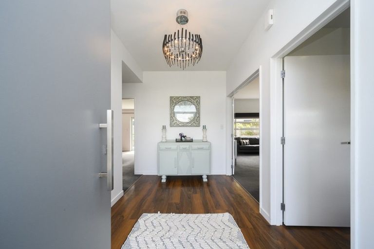 Photo of property in 2 Chestnut Close, Kelvin Grove, Palmerston North, 4414