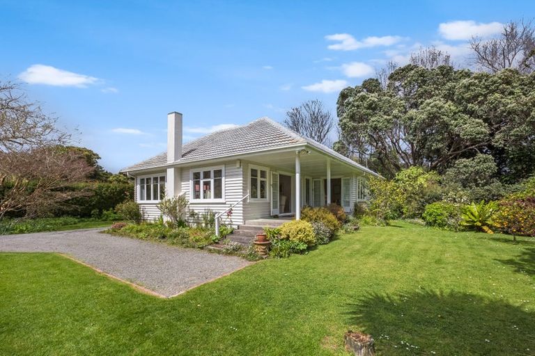 Photo of property in 31-33 Karu Crescent, Waikanae, 5036