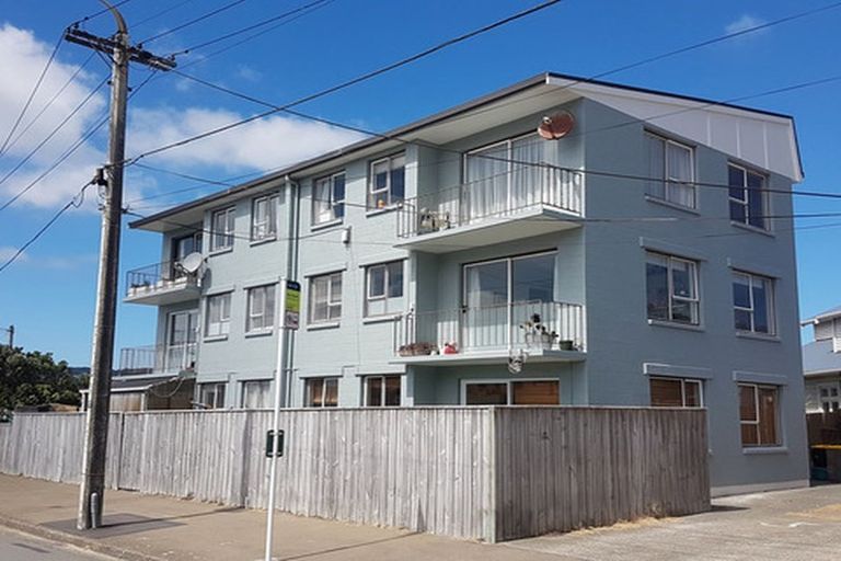 Photo of property in 1/102 Lyall Parade, Lyall Bay, Wellington, 6022