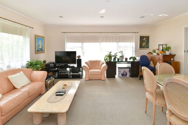 Photo of property in 2/85 Velma Road, Hillcrest, Auckland, 0627