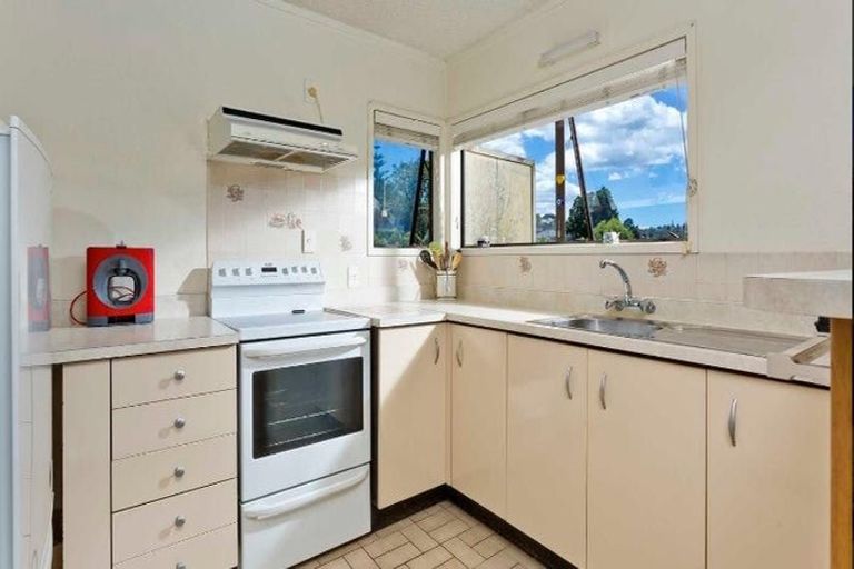 Photo of property in 2/708 Beach Road, Browns Bay, Auckland, 0630