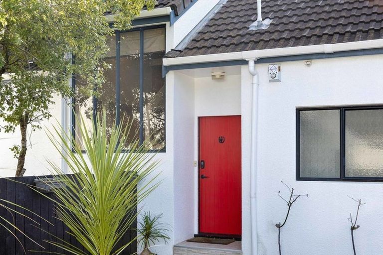 Photo of property in 2/26 Centorian Drive, Windsor Park, Auckland, 0632