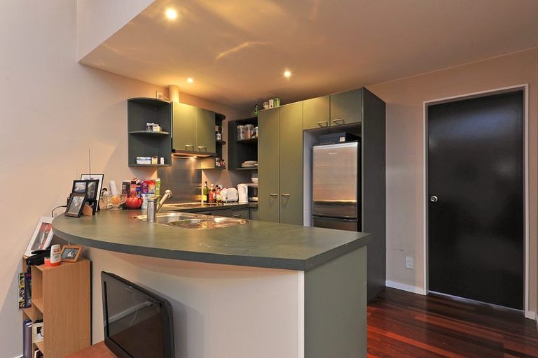 Photo of property in 8/17 Adelaide Road, Mount Cook, Wellington, 6021
