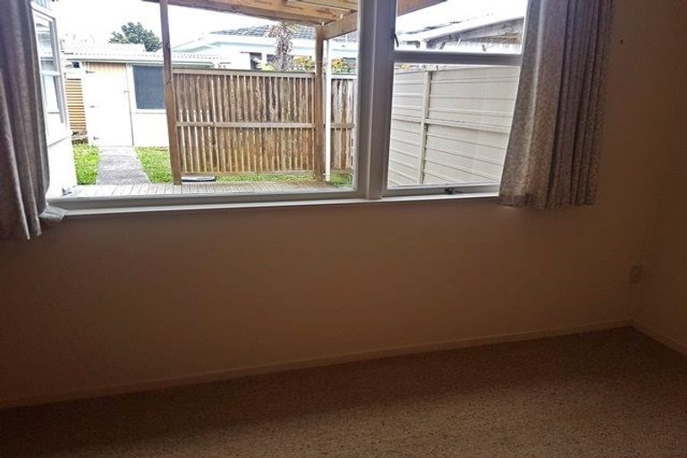 Photo of property in 6 Hollows Crescent, Takaro, Palmerston North, 4412