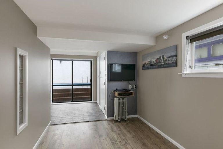 Photo of property in 19 Kingston Heights Road, Kingston, Wellington, 6021