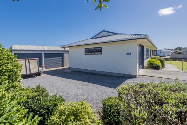 Photo of property in 29 Karaka Street, Otaki Beach, Otaki, 5512