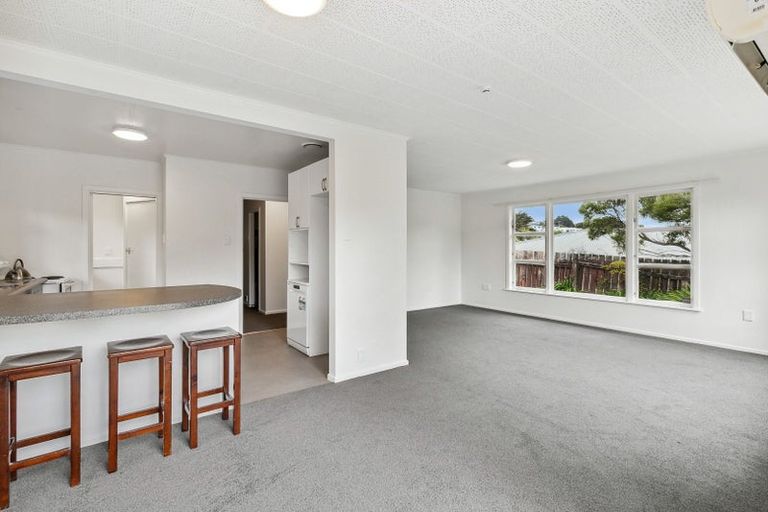 Photo of property in 8 Westleigh Way, Newlands, Wellington, 6037
