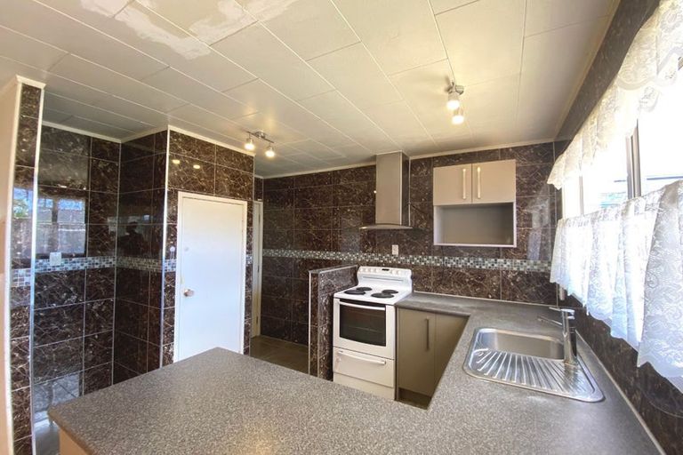 Photo of property in 6 Carbery Place, Manurewa, Auckland, 2102