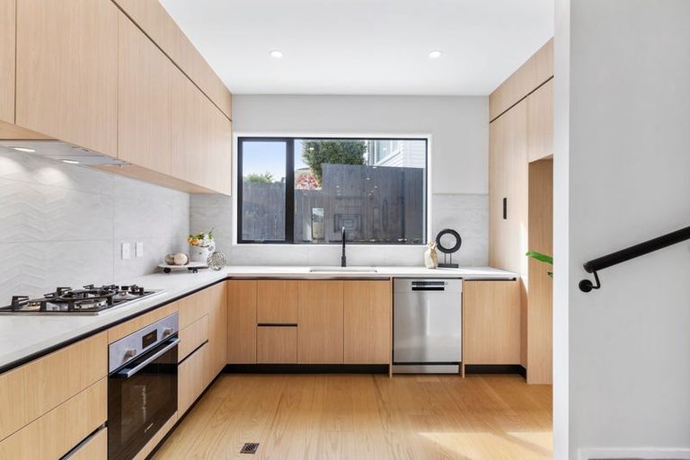 Photo of property in 44b Blakeborough Drive, Forrest Hill, Auckland, 0620