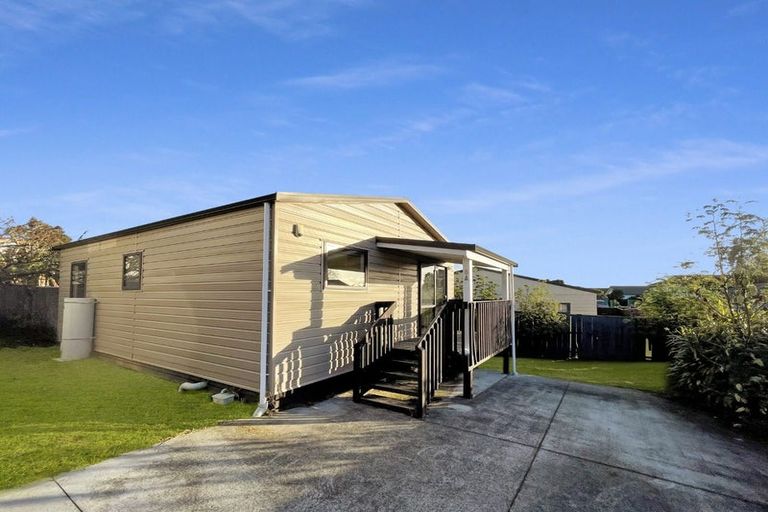 Photo of property in 8 Kopu Place, Clendon Park, Auckland, 2103