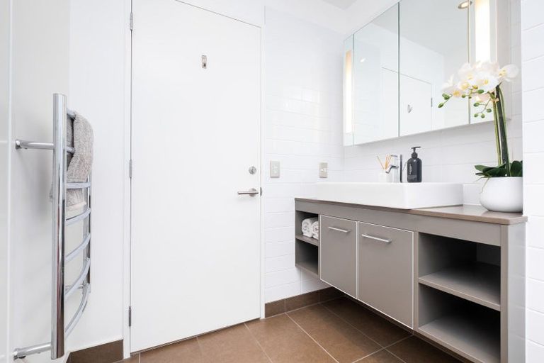 Photo of property in 305/7 Humber Street, Pandora, Napier, 4110