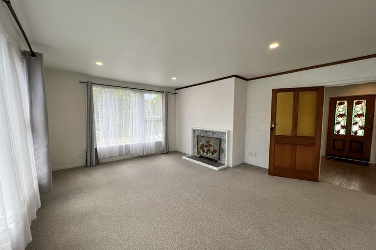 Photo of property in 126 Castor Crescent, Cannons Creek, Porirua, 5024