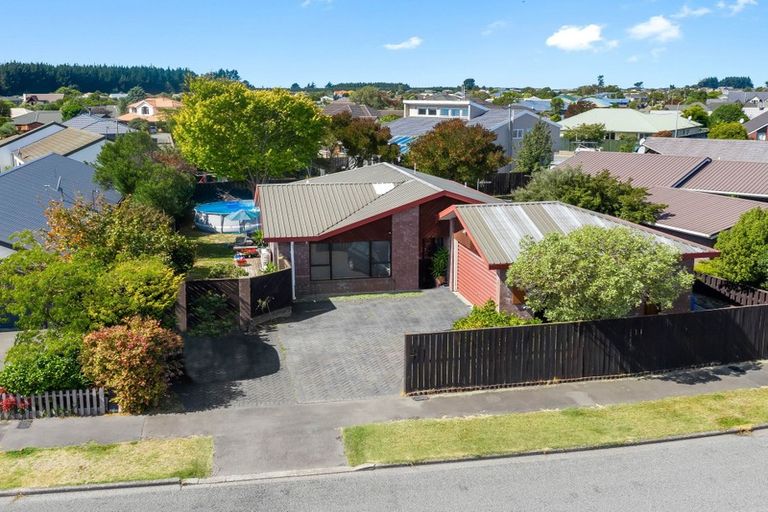 Photo of property in 6 Pinaster Place, Parklands, Christchurch, 8083