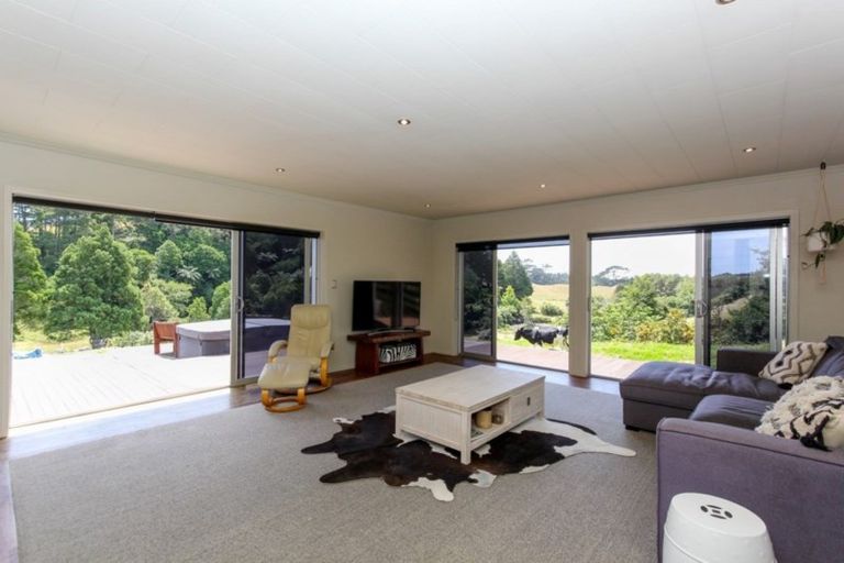 Photo of property in 31 Sealy Road, Omata, New Plymouth, 4374