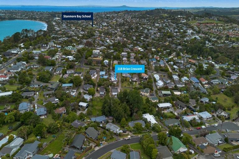 Photo of property in 21b Brian Crescent, Stanmore Bay, Whangaparaoa, 0932