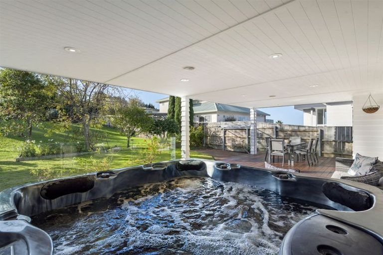 Photo of property in 68 Hebron Road, Waiake, Auckland, 0630