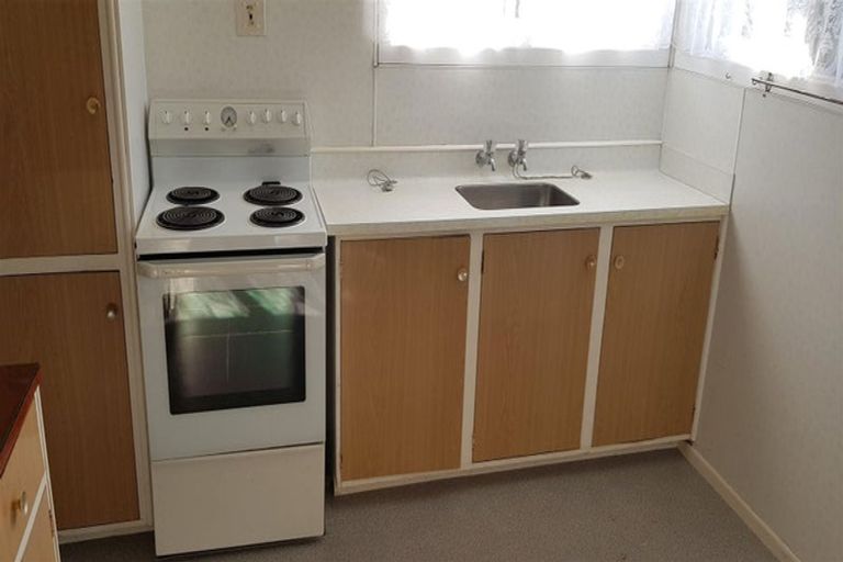 Photo of property in 4 Pomelo Road, Te Atatu South, Auckland, 0610