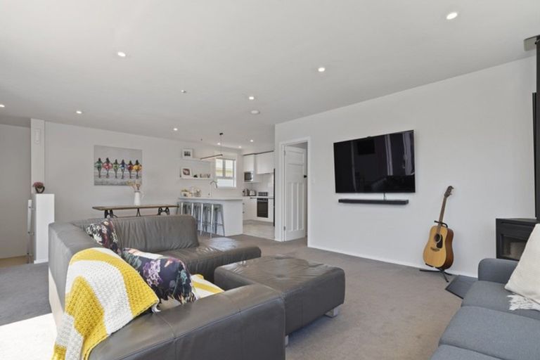 Photo of property in 3 Kitchener Terrace, Moturoa, New Plymouth, 4310