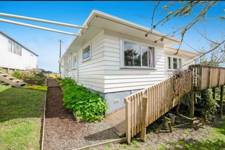 Photo of property in 95 Mangakura Road, Helensville, 0800