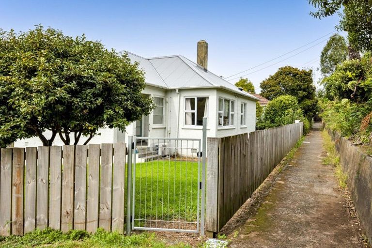 Photo of property in 6 Mill Road, New Plymouth, 4310