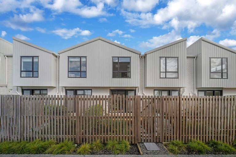 Photo of property in 4/29 Normandy Place, Henderson, Auckland, 0610