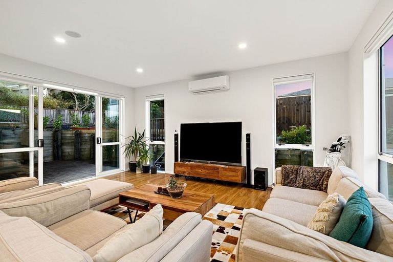 Photo of property in 3 Younger Lane, Massey, Auckland, 0614