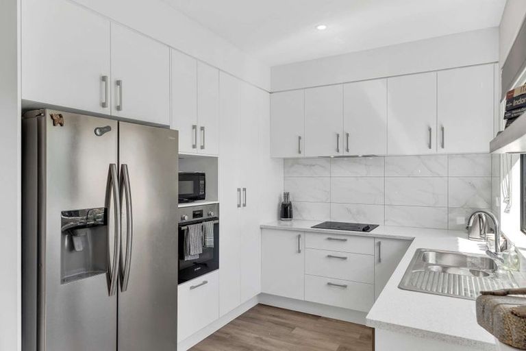 Photo of property in 9/60 Kelman Road, Kelston, Auckland, 0602