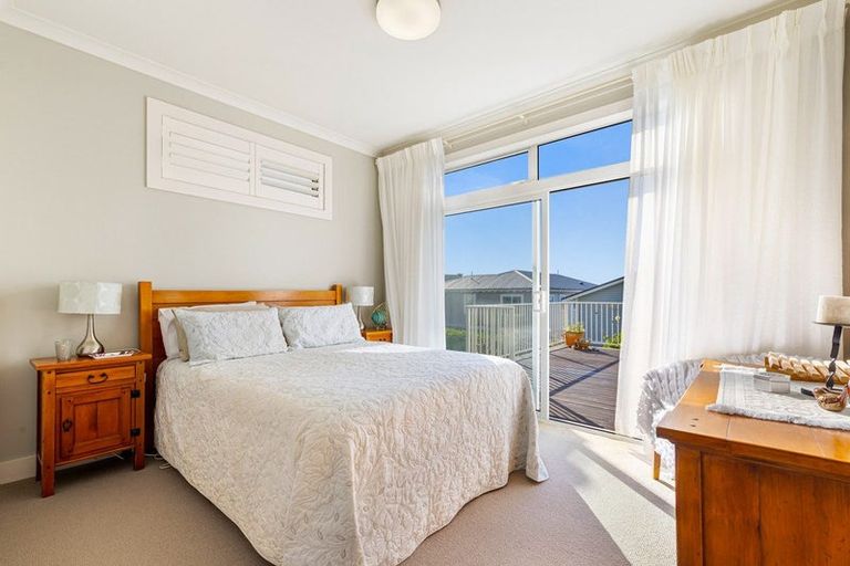 Photo of property in 18 Panorama Heights, Orewa, 0931