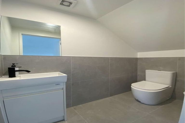 Photo of property in 2/103 Flanshaw Road, Te Atatu South, Auckland, 0610