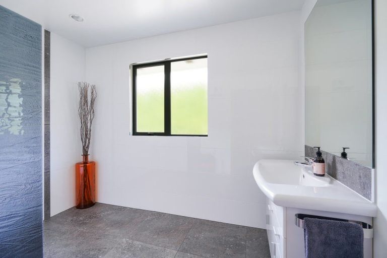 Photo of property in 98 Erskine Road, Otatara, Invercargill, 9879