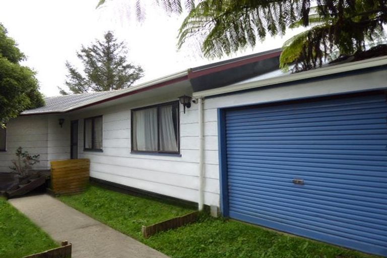 Photo of property in 2/11 Kamahi Street, Stokes Valley, Lower Hutt, 5019