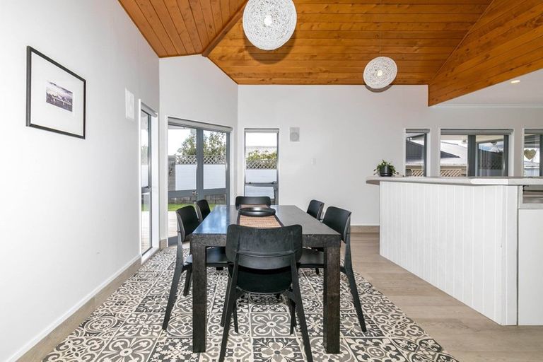 Photo of property in 2 Dallinger Street, St Andrews, Hamilton, 3200