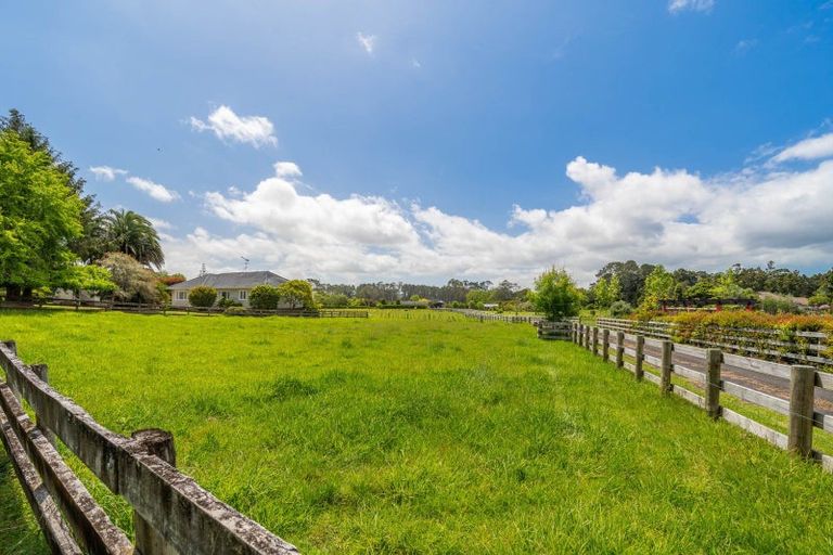 Photo of property in 38 Farrand Road, Kumeu, 0891