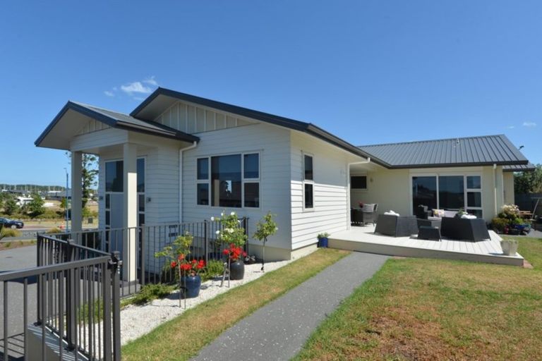 Photo of property in 28 Stace Hopper Drive, One Tree Point, 0118