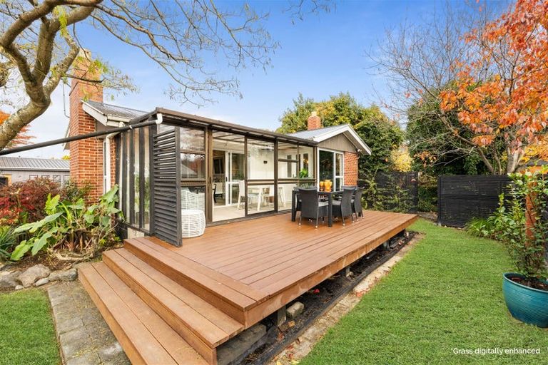 Photo of property in 60 Burnside Crescent, Burnside, Christchurch, 8053