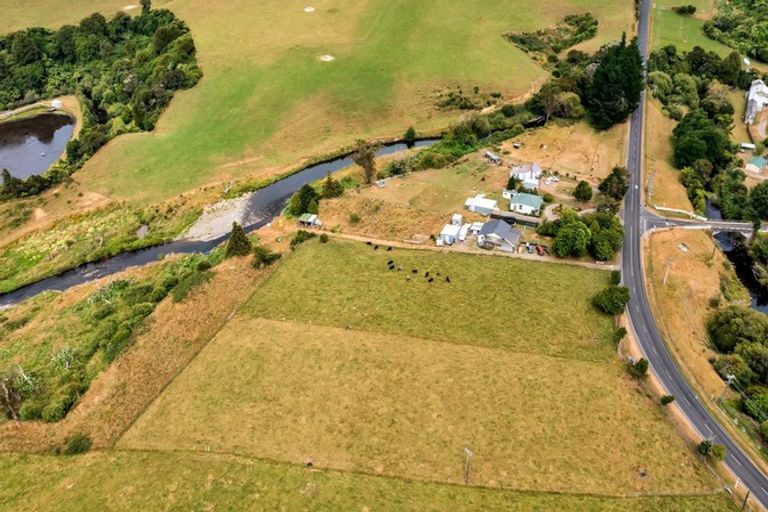 Photo of property in 221 Bridge Street, Eltham, 4322