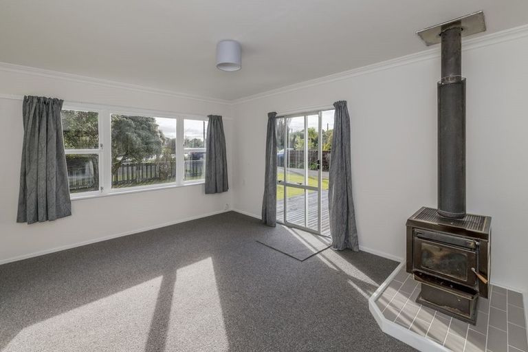 Photo of property in 10 Ngaio Street, Otaki Beach, Otaki, 5512